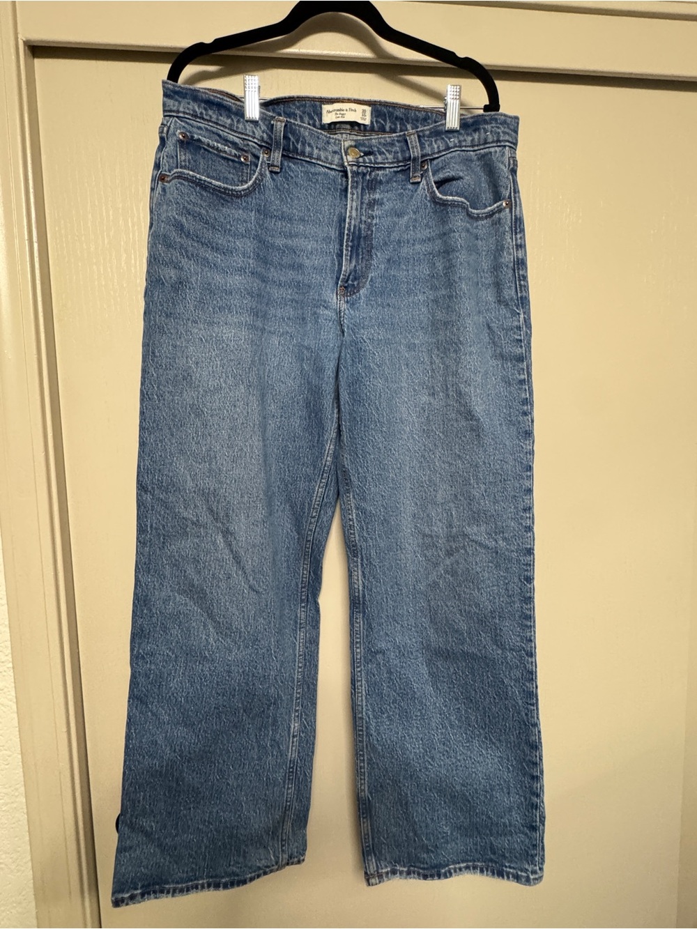 Abercrombie & Fitch baggy low rise Jeans in Medium Blue